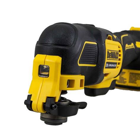 One-handed locking dust bag attaches securely to the sander to aid in dust collection or the user can attach the. . Dewalt dcs354